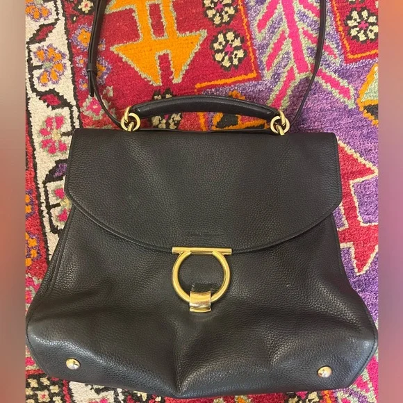 Ferragamo Margot pebbled black leather bag. Top handle or cross body strap. - Picture 5 of 7